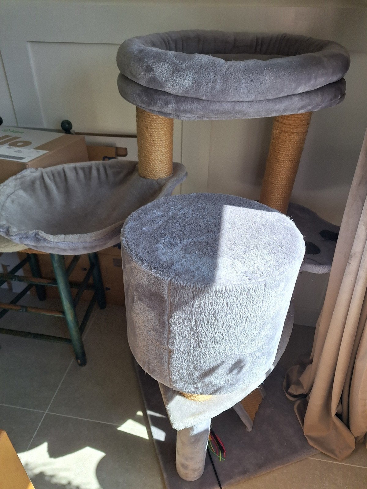 Grijze krabpaal, igst, 115cm hoog, 5 ligplekken, Dieren en Toebehoren, Ophalen, Zo goed als nieuw