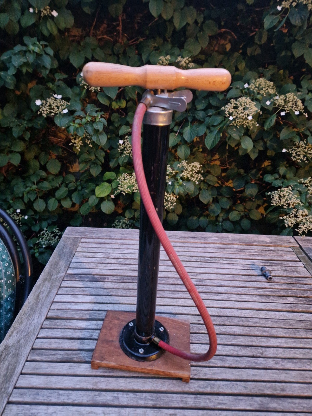 Vintage fietspomp met houten handvat, Fietsen en Brommers, Fietsaccessoires | Fietspompen, Ophalen