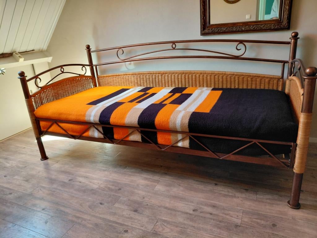 Vintage Brons kleur metalen en rotan bed/bank 200x90, Ophalen, 90 cm, Zo goed als nieuw, 200 cm