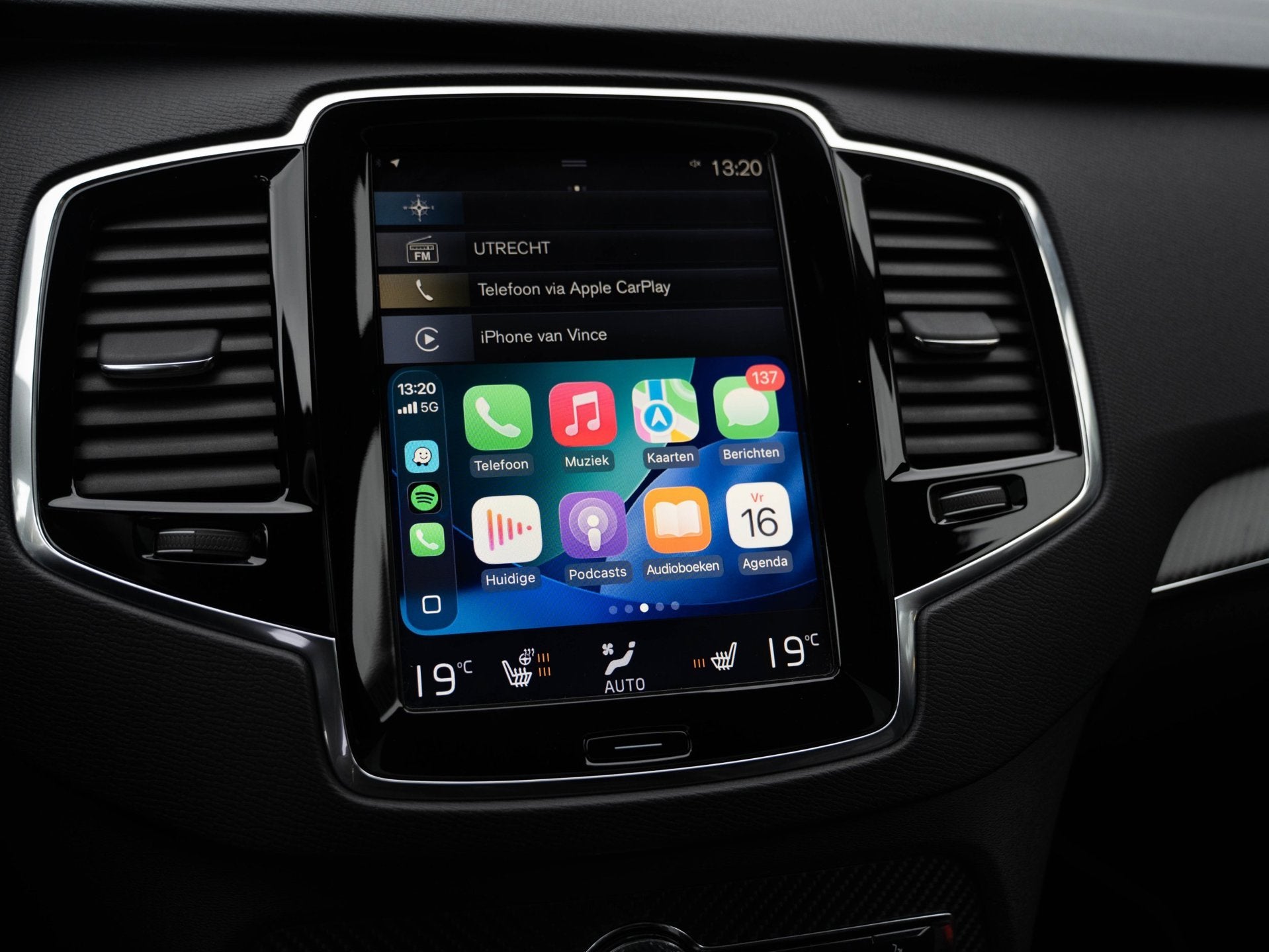Volvo XC90 2.0 T8 Twin Engine AWD | 7P| R-DESIGN | B&W AUDIO, Auto's, Dealer onderhouden, Gebruikt, 1969 cc, 7 stoelen