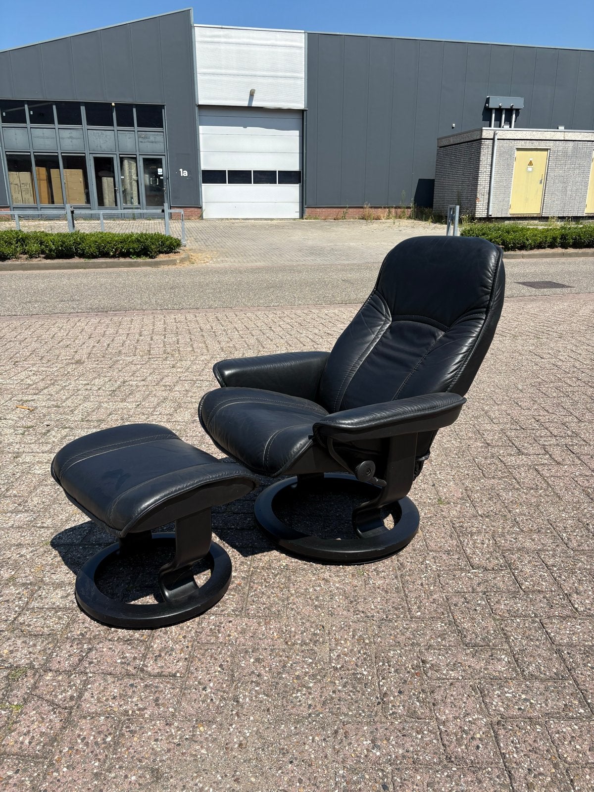 Stressless fauteuil met voetenbank - Zwart leer, Ophalen, Leer, Gnrtrading, 75 tot 100 cm