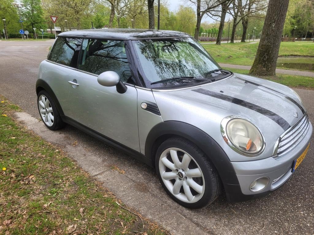 Mini (r56) 1.4 95pk 2008 Grijs, Voorwielaandrijving, Stof, Zwart, 4 stoelen