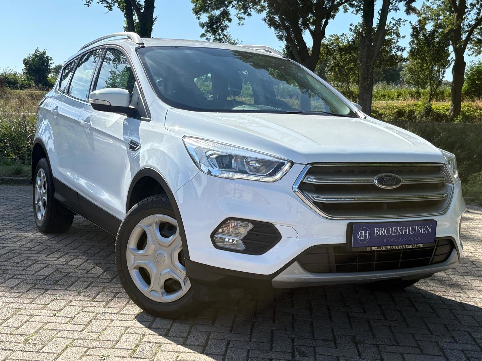 Ford Kuga 1.5 EcoBoost Trend Ultimate Camera / Navigatie / C, Auto's, Voorwielaandrijving, Stof, 4 cilinders, Wit
