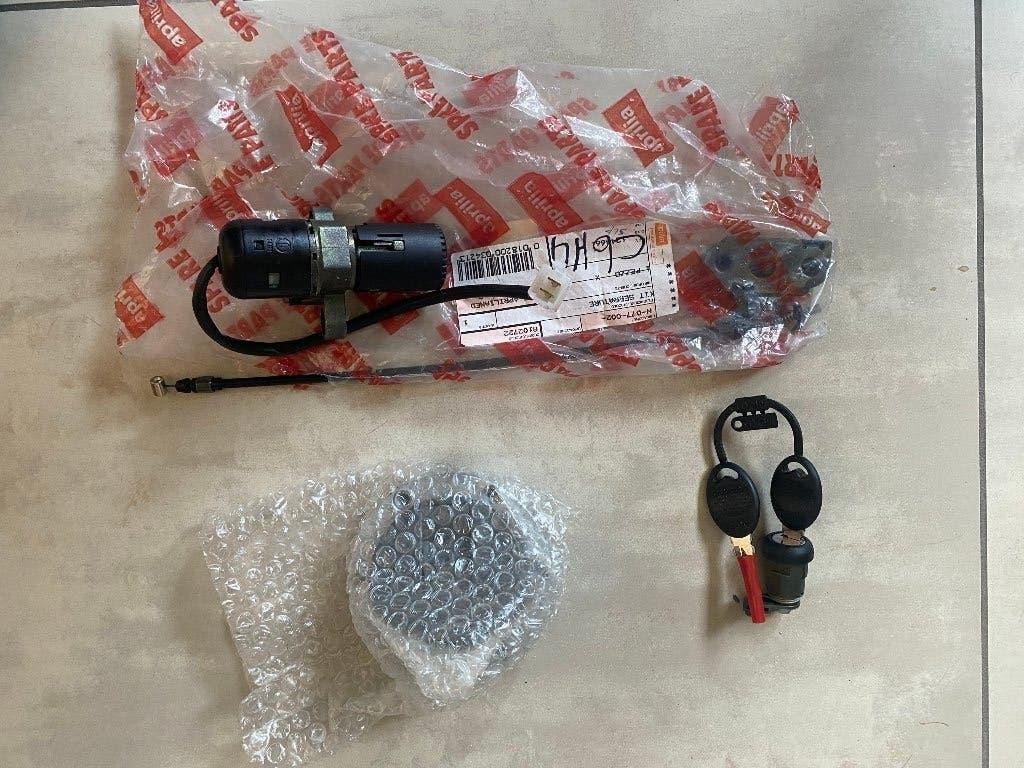 originele slotset Aprilia SL1000 Falco 2003, Ophalen of Verzenden, Nieuw