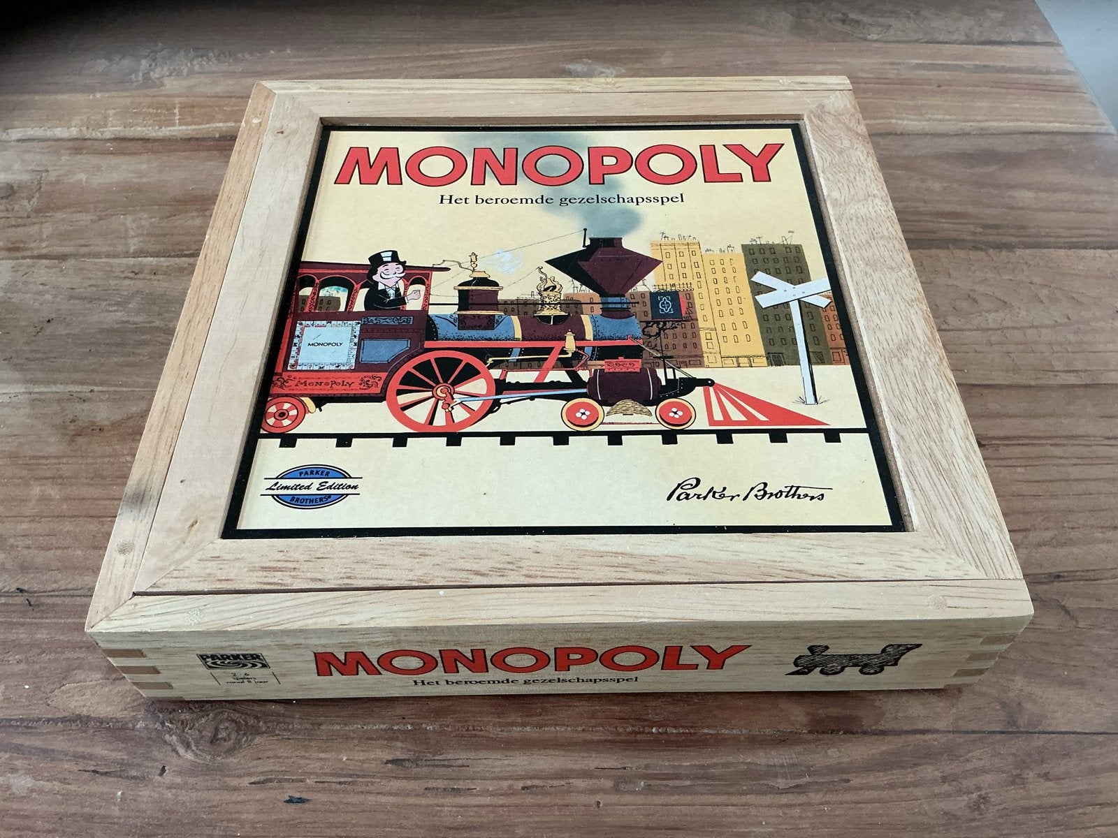 Monopoly Limited Edition in houten kist, Hobby en Vrije tijd, Gezelschapsspellen | Bordspellen, Drie of vier spelers, Ophalen of Verzenden