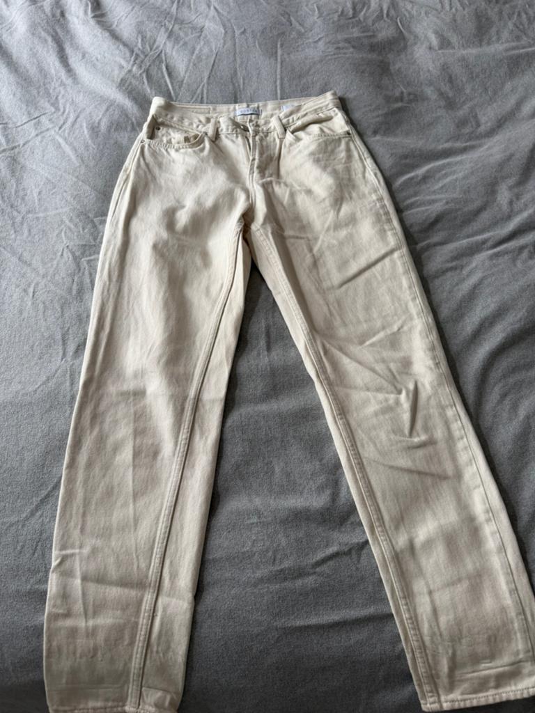 Off-white high rise mom jeans van Costes, Kleding | Dames, Spijkerbroeken en Jeans, Ophalen, Zo goed als nieuw, Wit, W28 - W29 (confectie 36)