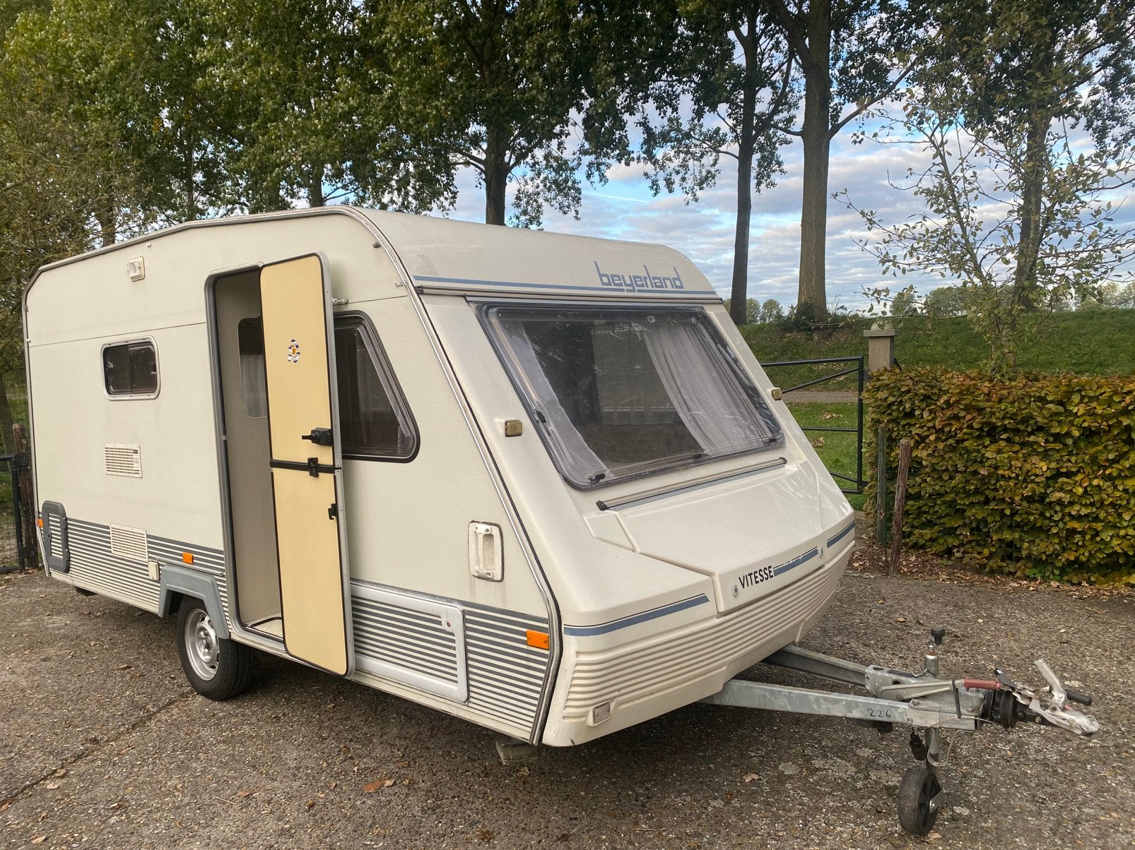 Beyerland 430 met voortent, Treinzit, 750 - 1000 kg, Particulier, 4 tot 5 meter