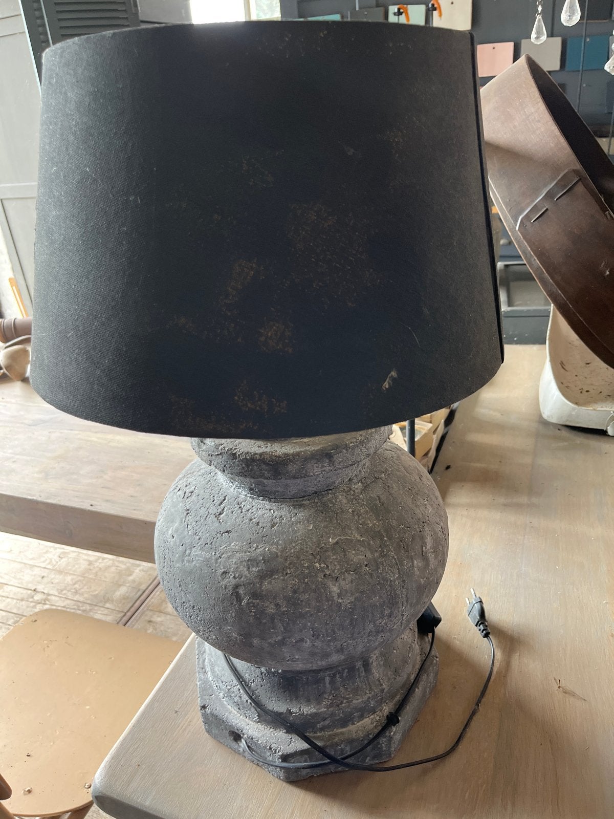 Robuuste tafellamp met zwarte kap, Zwart, Ophalen of Verzenden, Gebruikt, Textiel