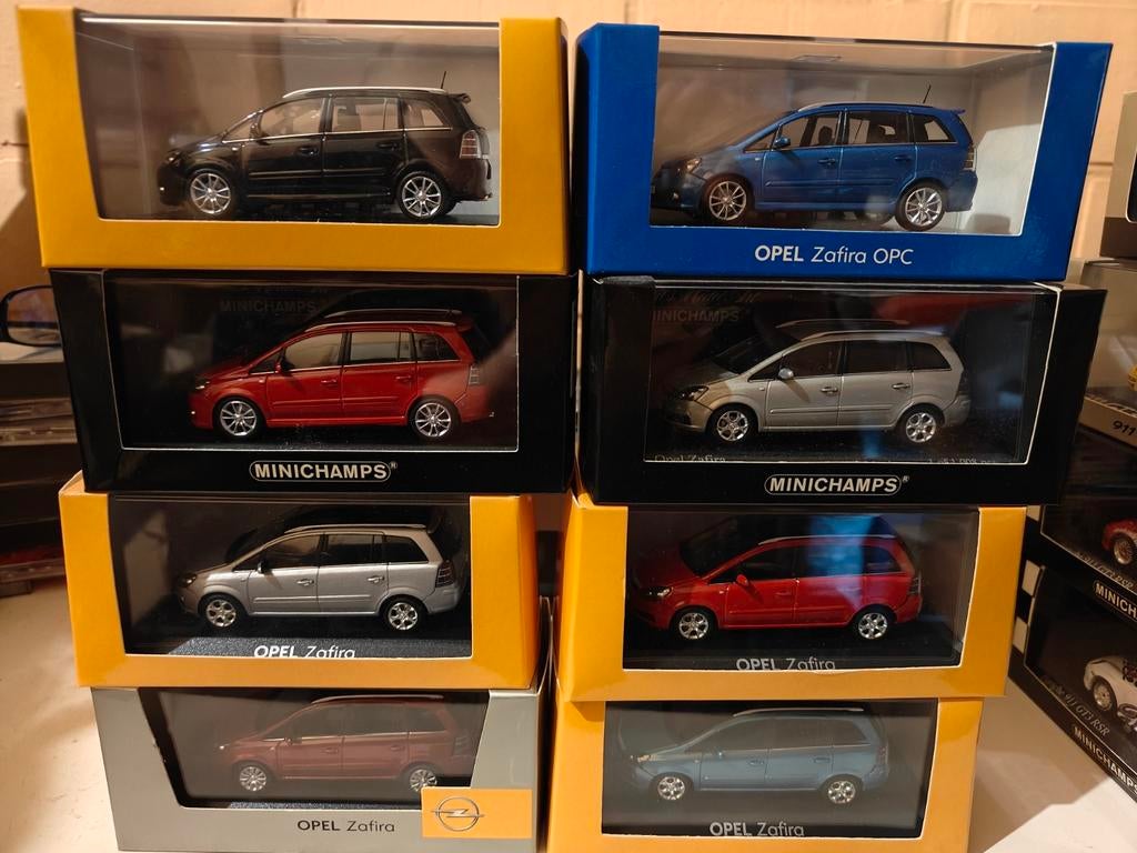Minichamps Opel Zafira B OPC en gewoon 1/43, Hobby en Vrije tijd, Modelauto's | 1:43, Ophalen of Verzenden, Zo goed als nieuw