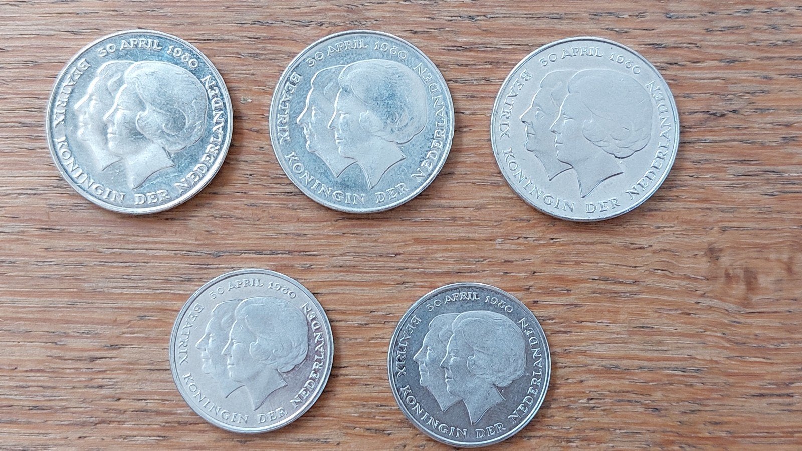 5 herdenkings munten Beatrix 1980, 1 en 2,5 gulden, Ophalen of Verzenden