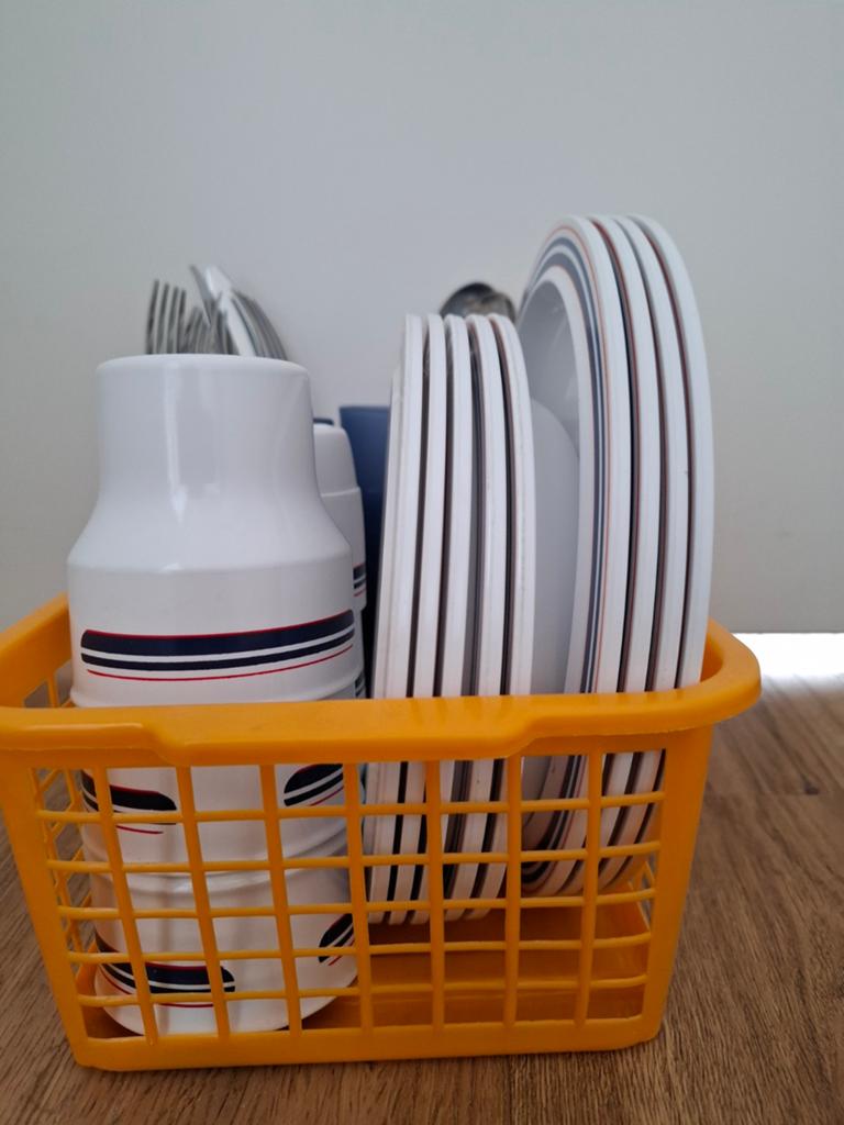 Mepal servies set met bestek en bekers, Huis en Inrichting, Keuken | Servies, Ophalen of Verzenden