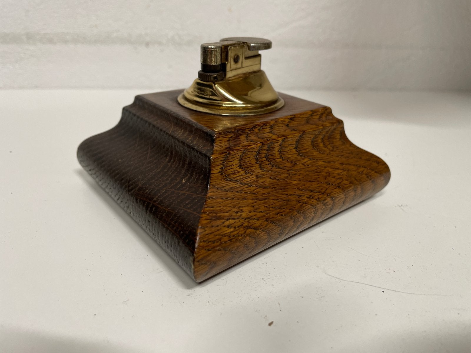 Vintage aansteker op houten voet - Meubelfabriek Oisterwijk, Ophalen of Verzenden, Gebruikt, Aansteker