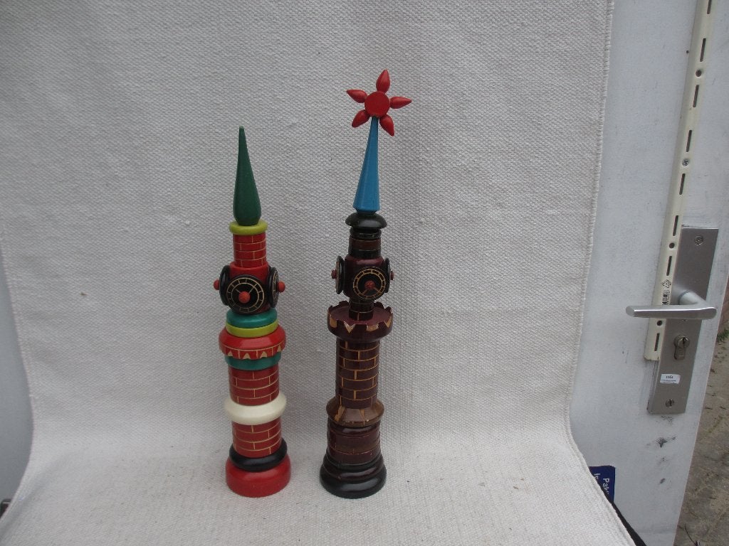 Twee stuks Houten speelgoed Stacking Tower USSR