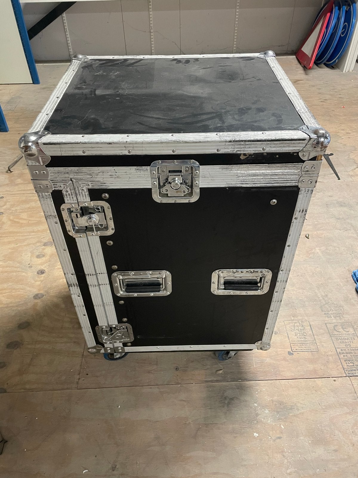 19 inch versterkerrack / stolpcase met Behringer mixer, Ophalen, Gebruikt