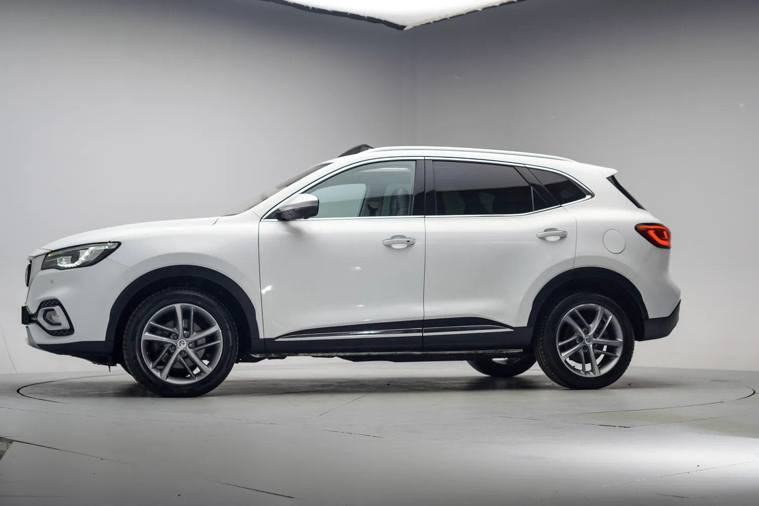 MG EHS 1.5 TGDI PHEV Luxury [ Panorama Leder Navi LED ], Auto's, MG, Gebruikt, 4 cilinders, 258 pk, Automatische klimaatregeling