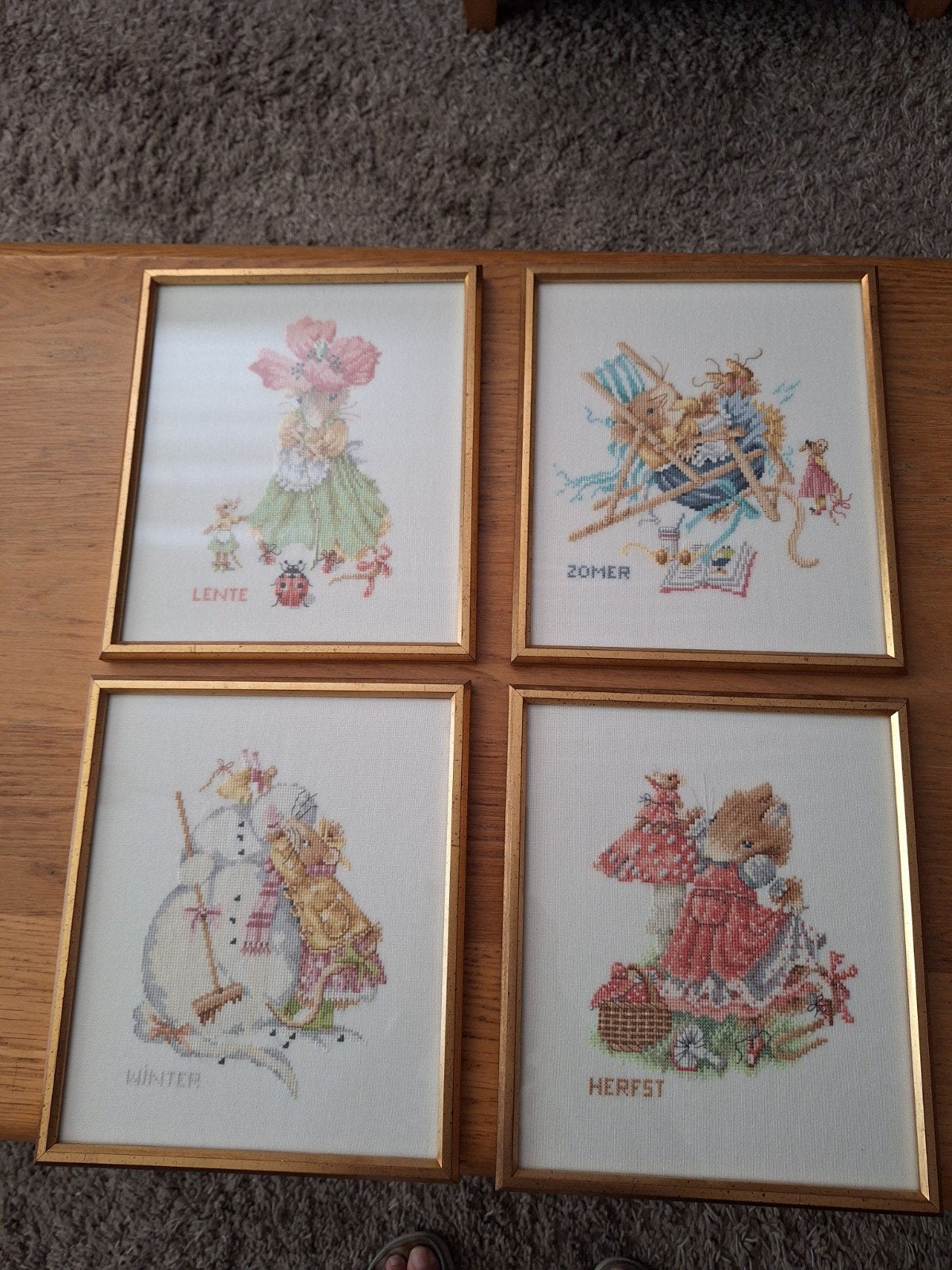 4 super mooie schilde rijtjes  van de 4 jaargetijde, Ophalen of Verzenden, Borduurpakket