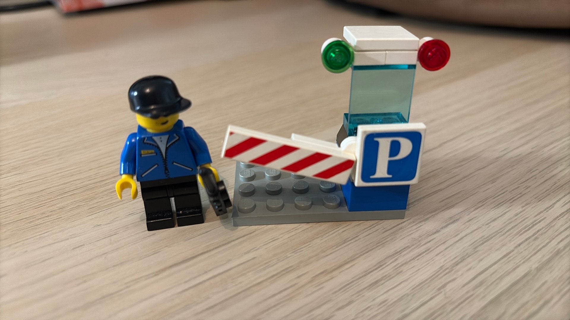 Lego 2881 parking gate attendant, Ophalen of Verzenden, Zo goed als nieuw