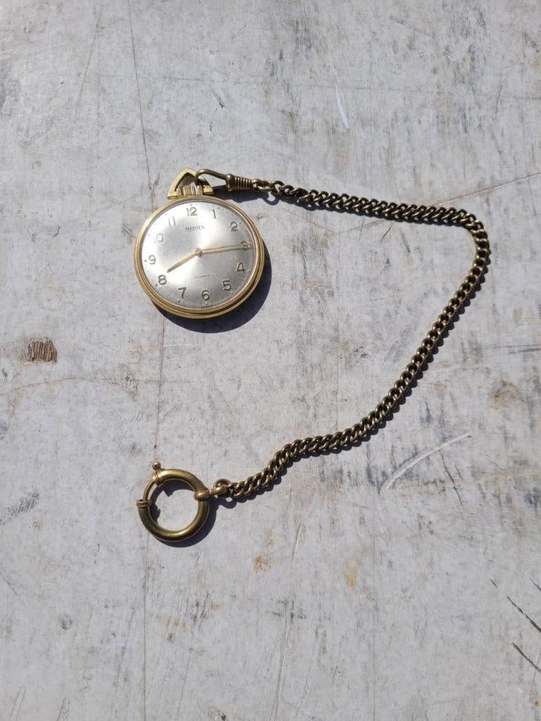 Mirus zakhorloge met ketting, Ophalen