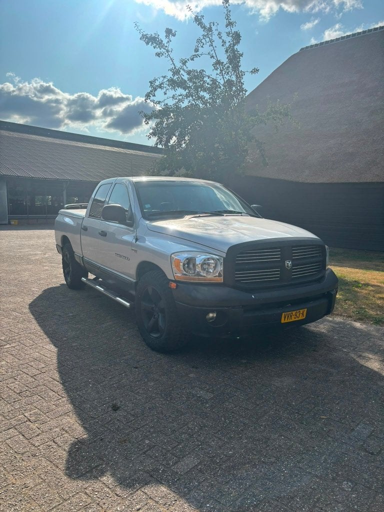 Dodge 2005 Grijs, Automaat, 5654 cc, 350 pk, 2586 kg