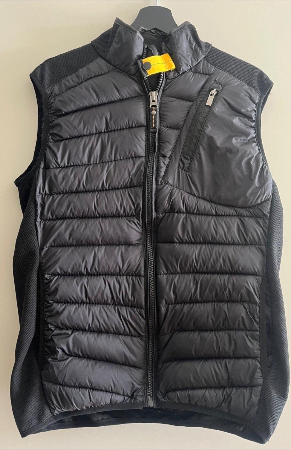 Zwarte lichtgewicht bodywarmer/sportief & stijlvol(REPLICA!), Kleding | Heren, Bodywarmers, Ophalen of Verzenden, Zo goed als nieuw