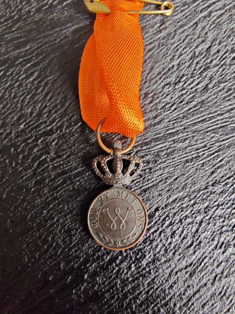 miniatuur orde van oranje-nassau eremedaille in brons..vkk, Ophalen of Verzenden, Landmacht, Nederland, Lintje, Medaille of Wings