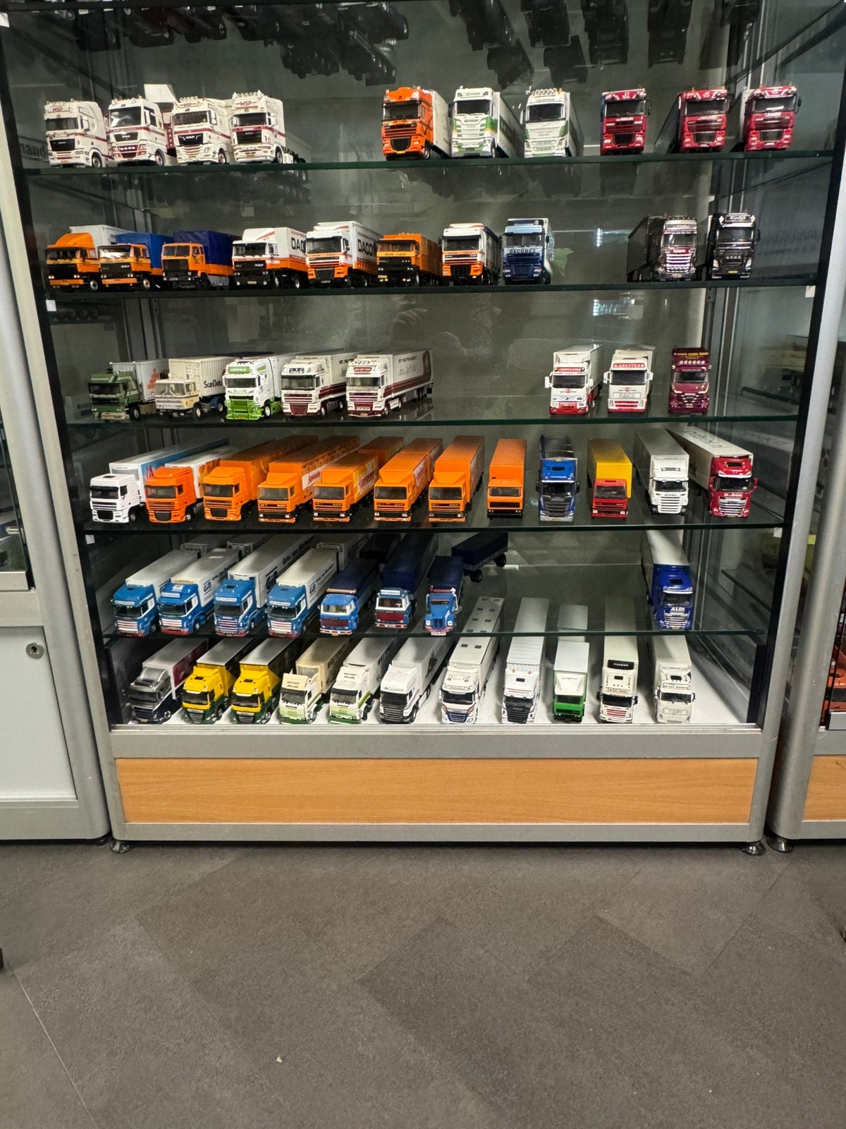 Grote collectie miniaturen tekno wsi cavallino. Goed lezen, Hobby en Vrije tijd, Modelauto's | 1:50, Zo goed als nieuw, Bus of Vrachtwagen