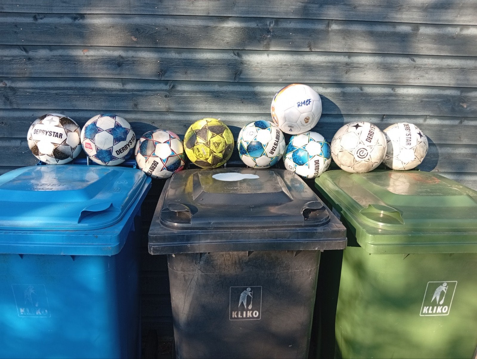 Gebruikte Derbystar voetballen met roze vlek en viezigheid, Maat XL, Ophalen, Gebruikt, Bal