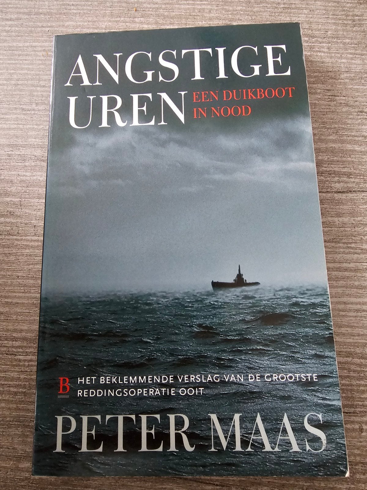Angstige Uren: Een Duikboot in Nood - Peter Maas, Ophalen of Verzenden, Gelezen, Peter Maas