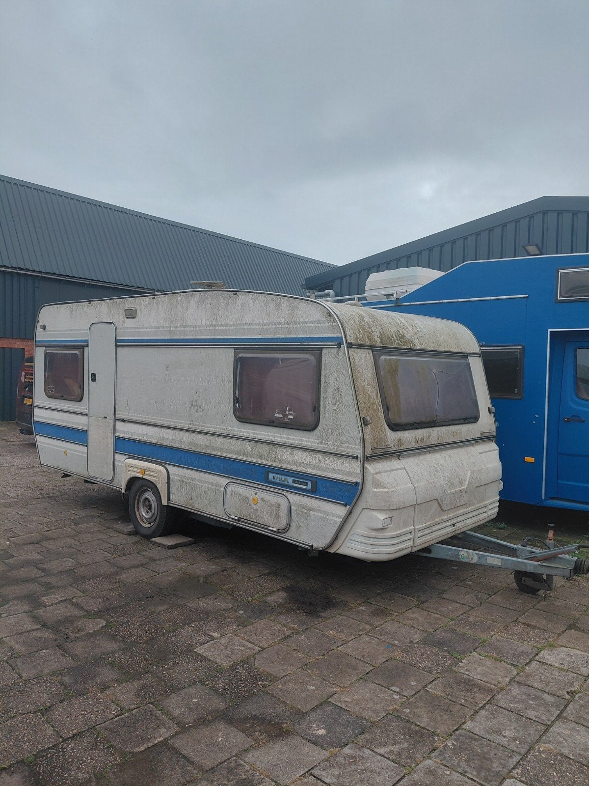 Wilk 500 Caravan - 4 persoons - Bouwjaar 1988, Caravans en Kamperen, Schokbreker, Rondzit, Bedrijf, 4 tot 5 meter