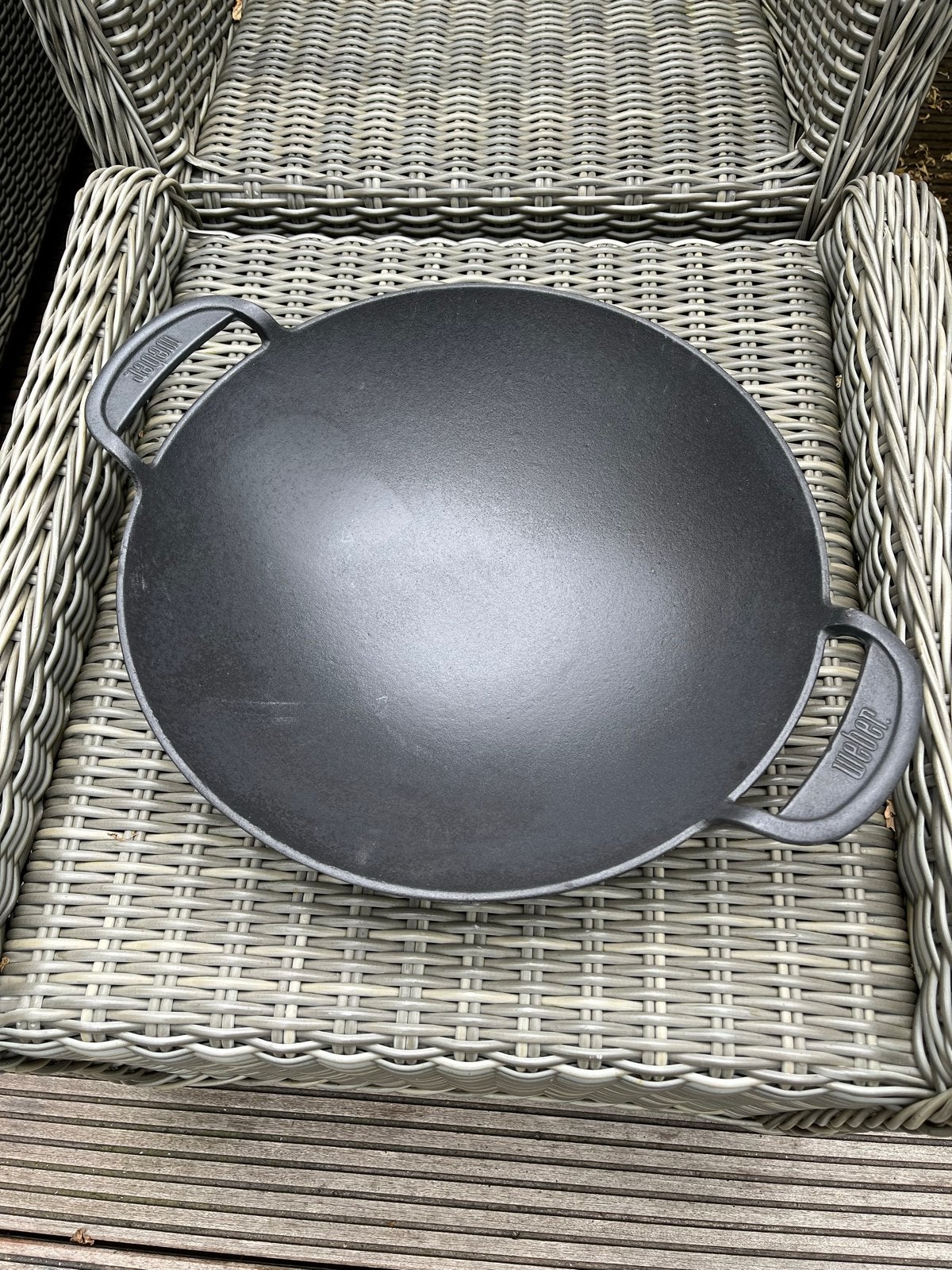 Weber Gietijzeren Wokpan voor BBQ 37 cm Nieuw, Ophalen of Verzenden, Zo goed als nieuw