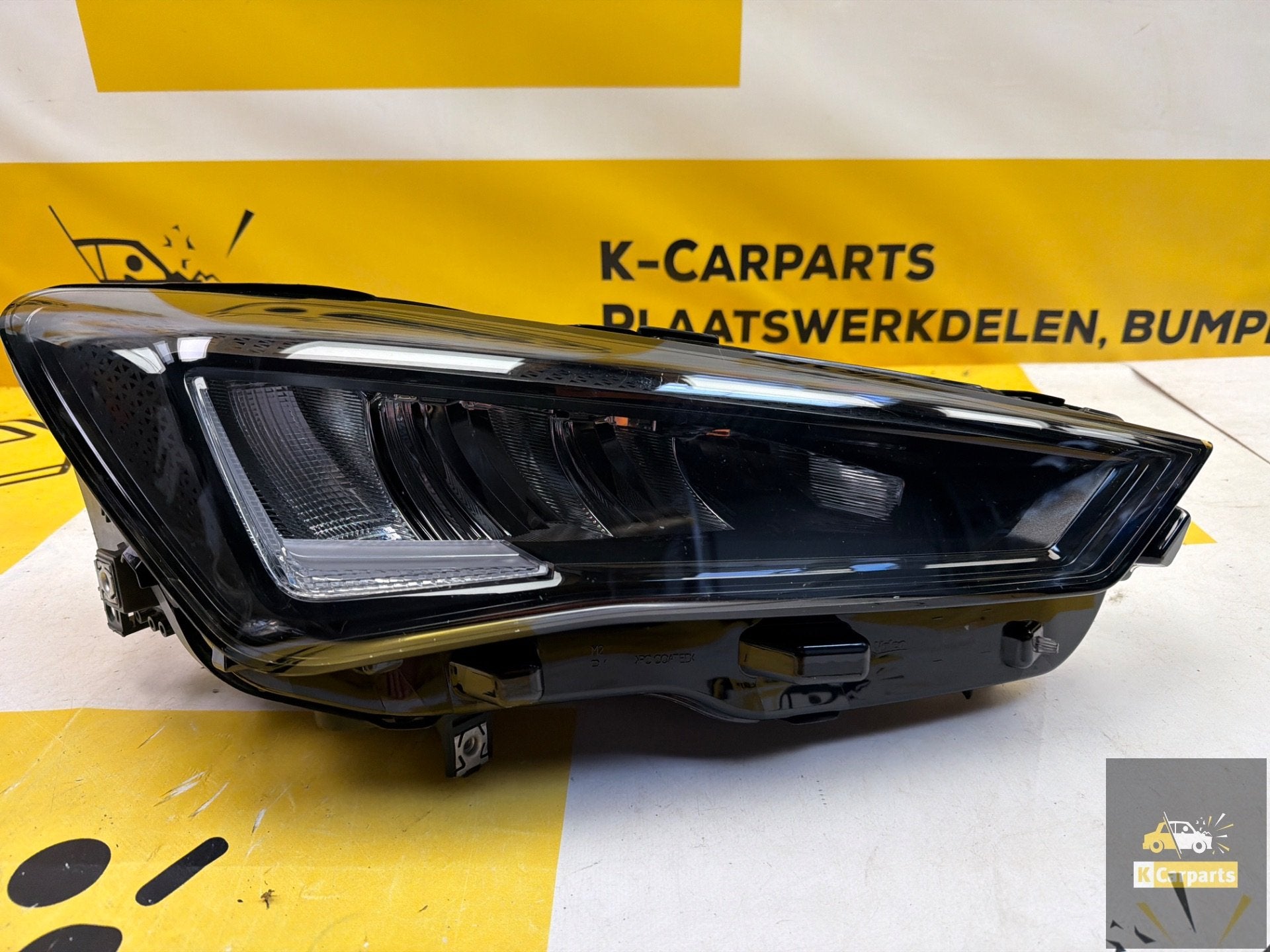 Seat Cupra Leon 5FA LED Koplamp rechts 5FB941006D, Auto-onderdelen, Verlichting, Gebruikt, Autovia A-2, Km 585 585
08760  Martorell, ES