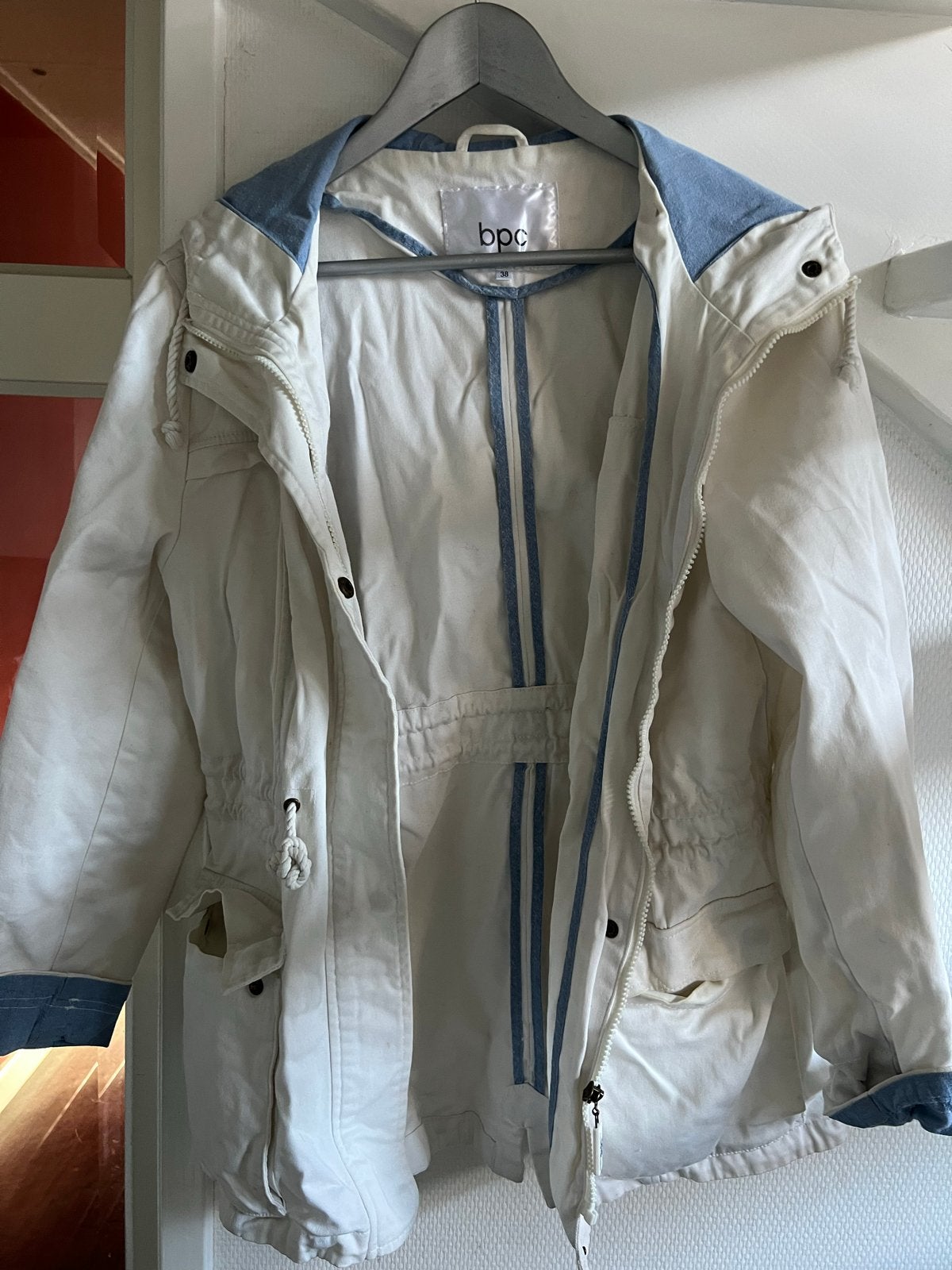 BPC Witte Jas Maat 38 met Blauwe Details, Ophalen of Verzenden, Zo goed als nieuw, Maat 38/40 (M), Wit