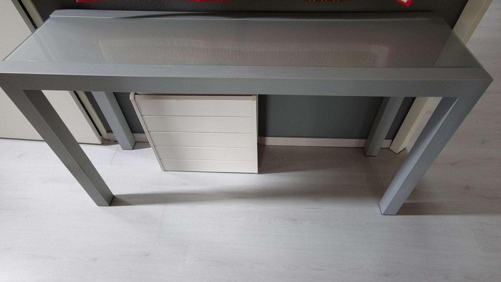 Sidetable, metaal en melkglas 140x41cm, Ophalen, 100 tot 150 cm, Metaal, 25 tot 50 cm