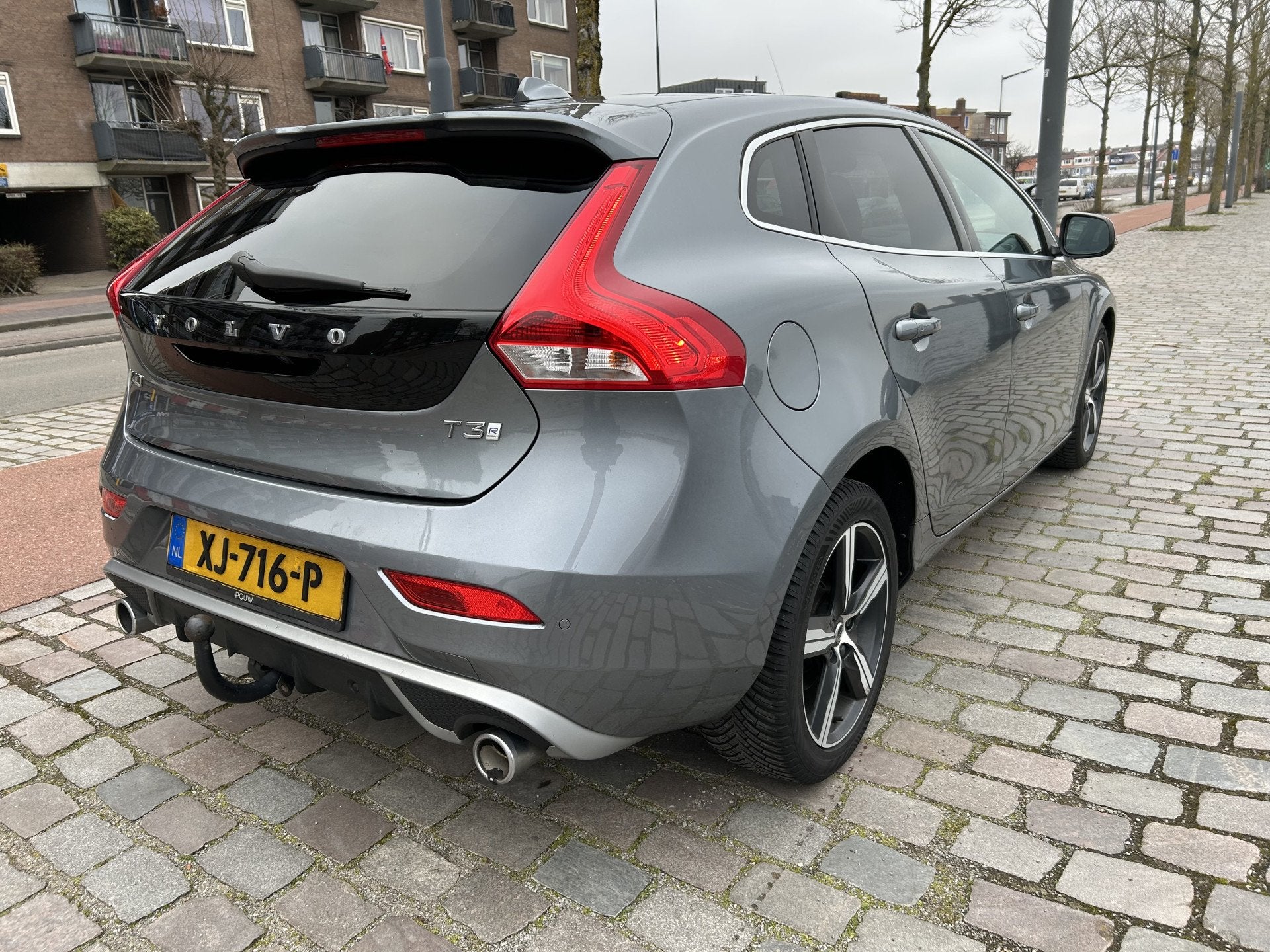 Volvo V40 1.5 T3 Polar+ Sport R design Panodak navi ecc, 4 cilinders, 700 kg, Origineel Nederlands, Bedrijf