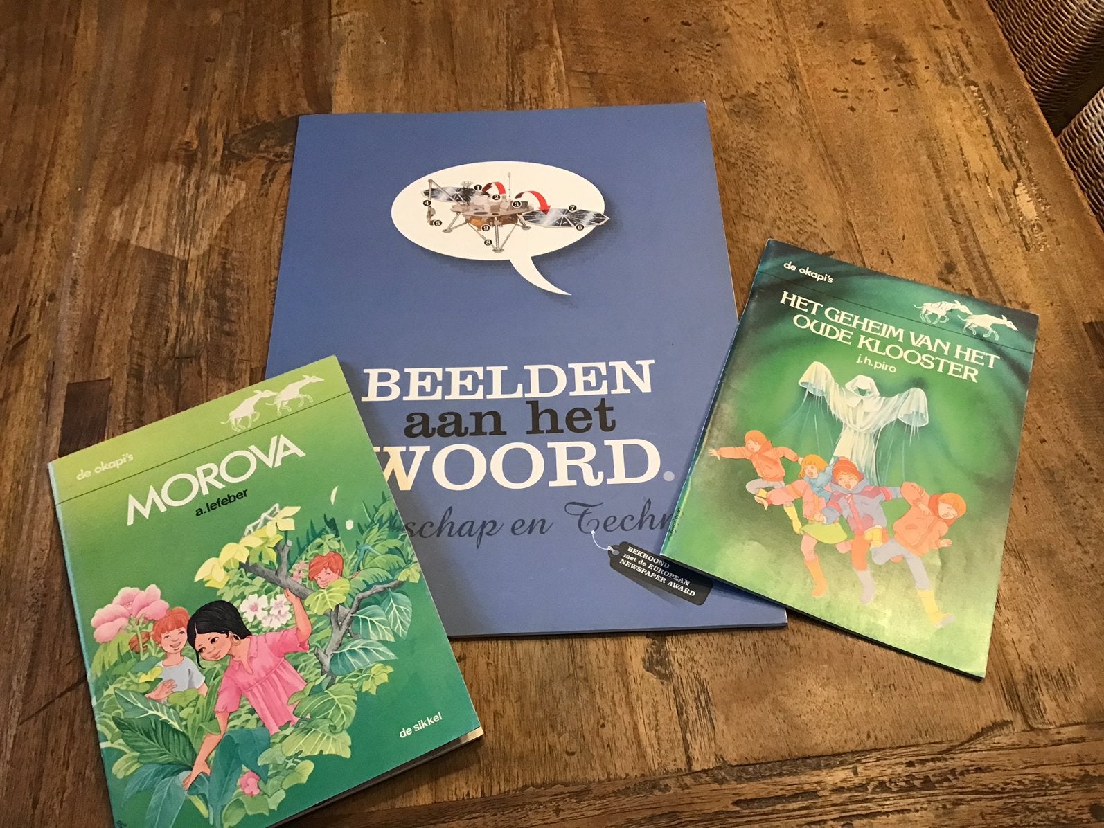 Maatschappij en techniek + 2 okapi’s, Ophalen of Verzenden, Zo goed als nieuw