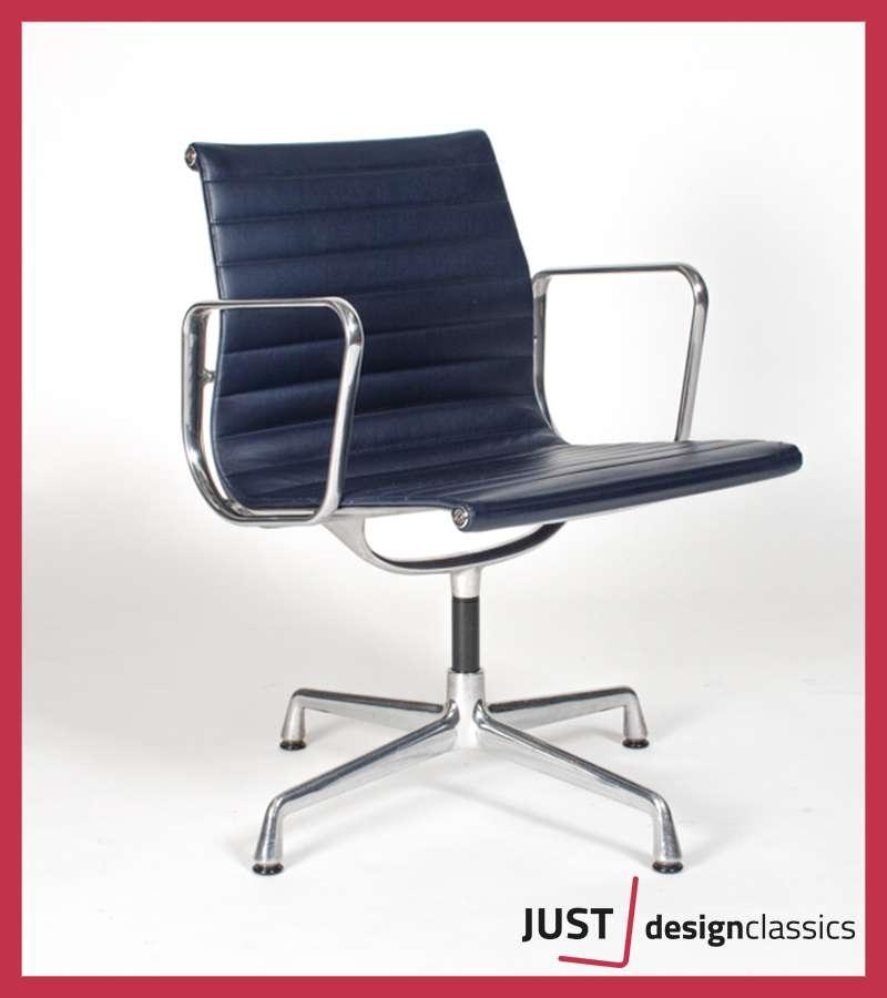 Vitra Eames ea108 Navy Blauw Leder gepolijst (voorraad:3), Niet ingevuld, Zo goed als nieuw, Niet ingevuld, Niet ingevuld