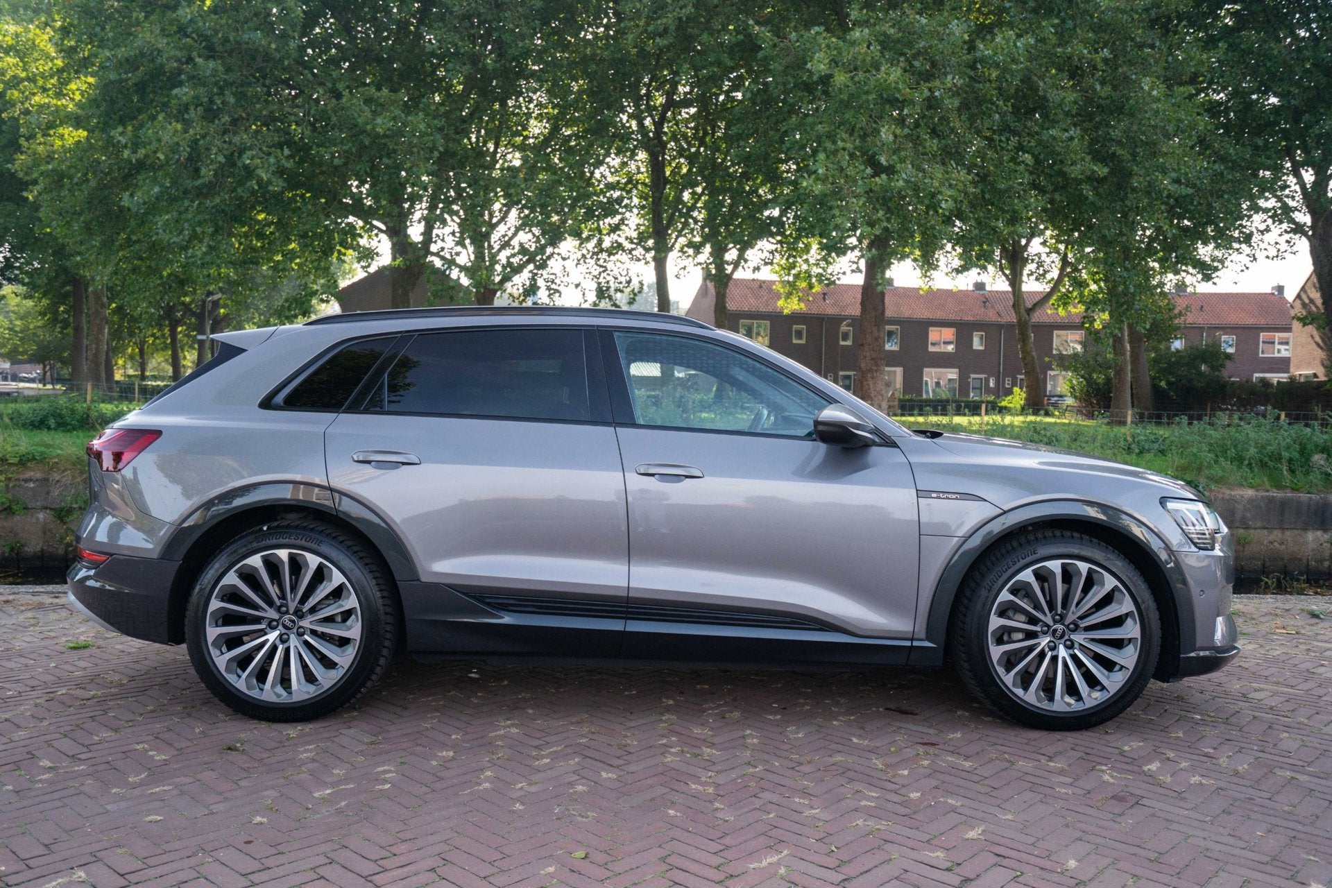 Audi E-tron 55 quattro Advanced edition Plus 95 kWh Automaat, Auto's, Zwart, 95 kWh, 1583 min, Vierwielaandrijving