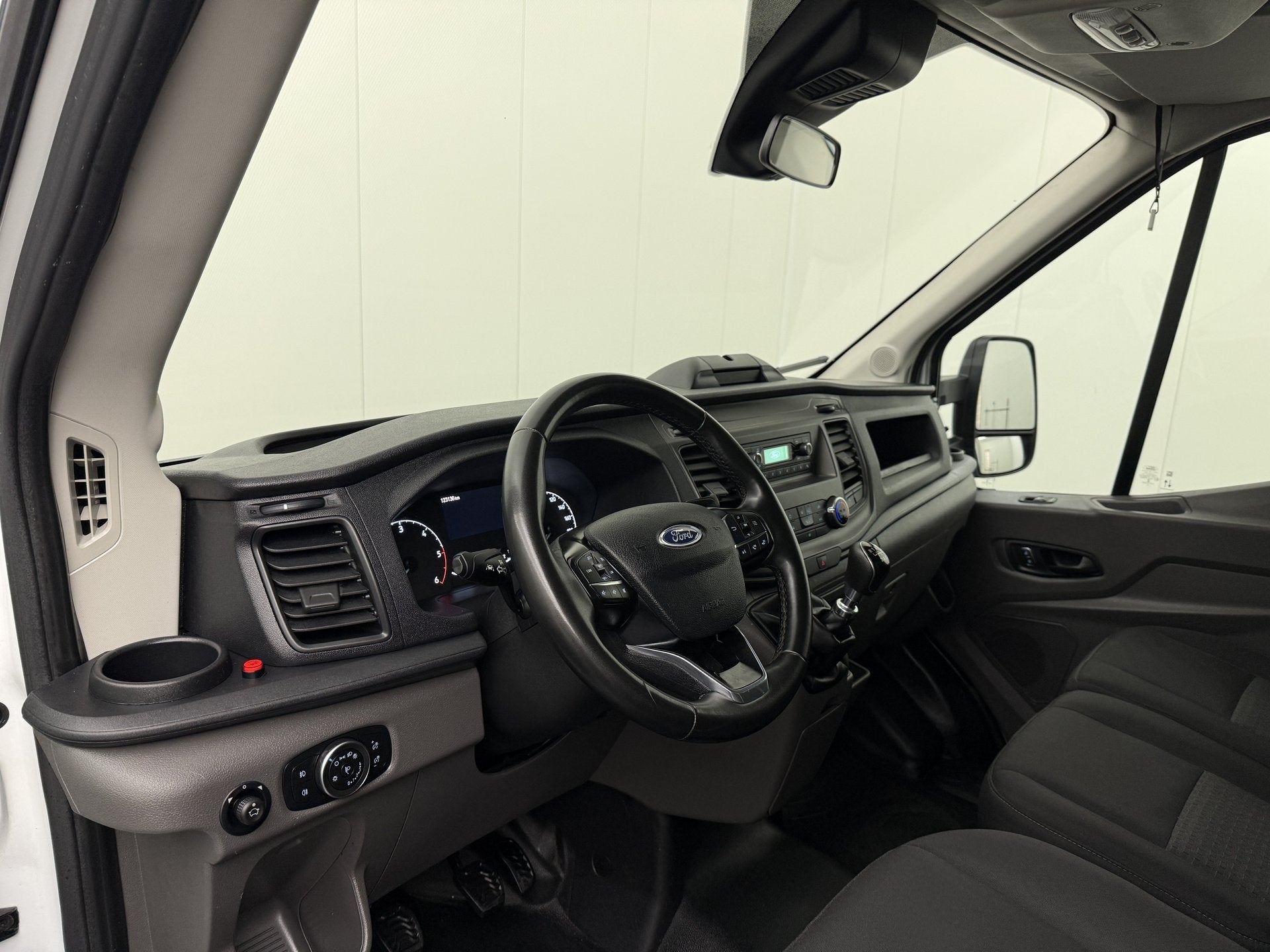 Ford Transit Bakwagen+Laadklep | Dubbellucht | Airco | Cruis, Stof, Gebruikt, Wit, Multifunctioneel stuurwiel