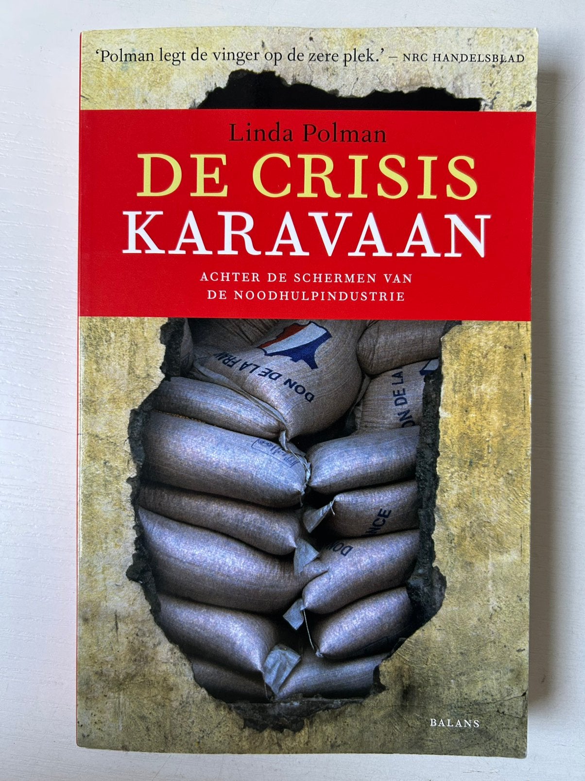 Linda Polman - De crisiskaravaan, Ophalen of Verzenden, Gelezen, Linda Polman