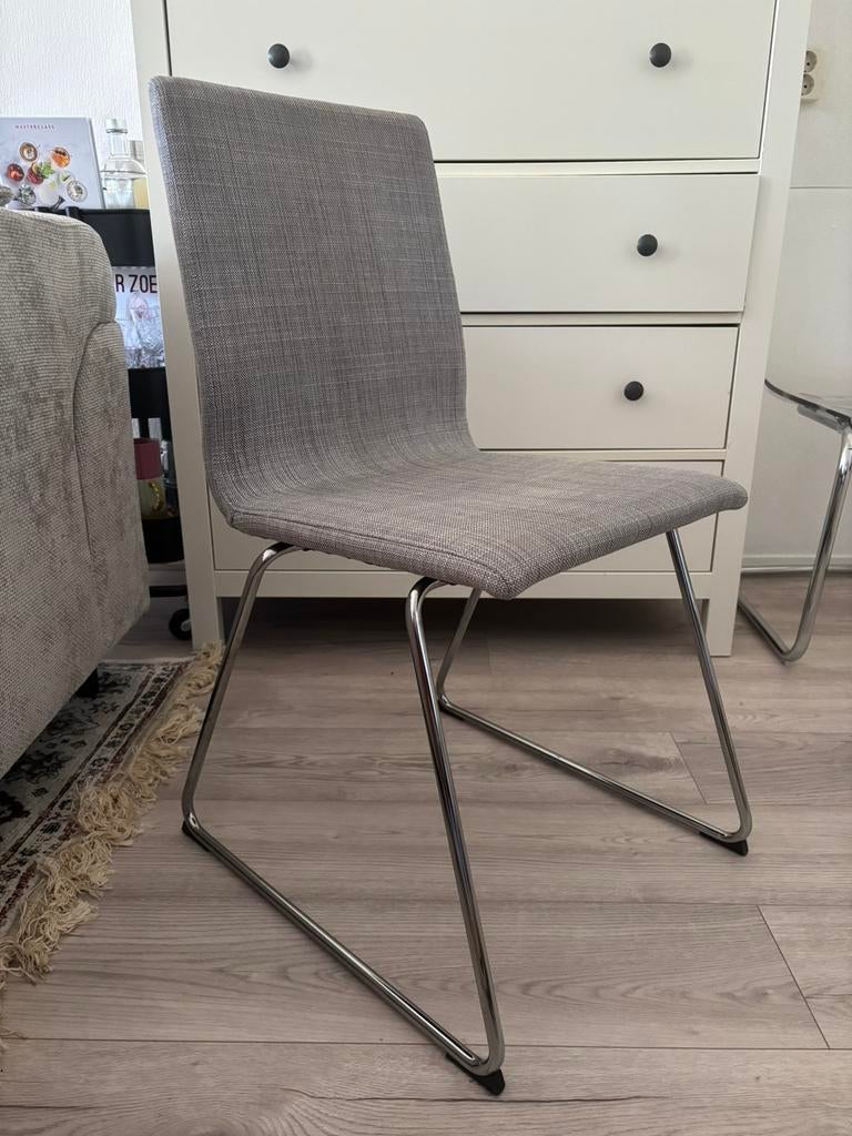 IKEA VOLFGANG stoel – lichtgrijs/verchroomd, Huis en Inrichting, Ophalen, Zo goed als nieuw, Grijs, Eén