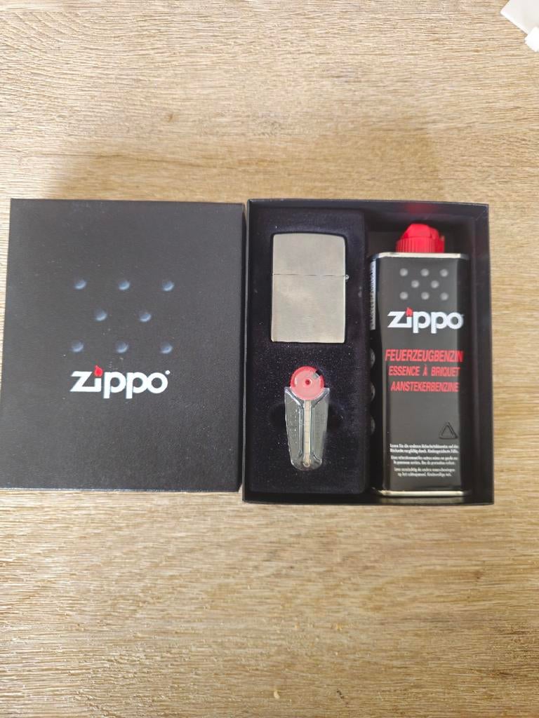 Zippo aansteker Set in originele verpakking, Ophalen of Verzenden, Nieuw, Aansteker