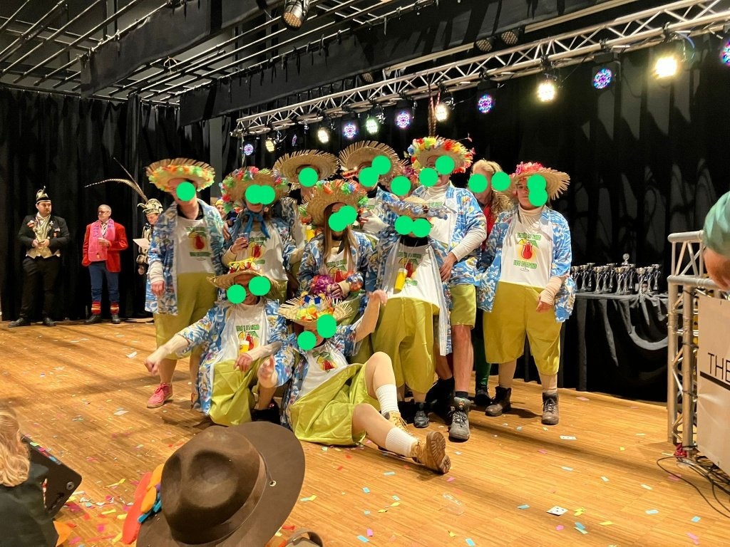 2x Toeristenpakken carnaval, Ophalen of Verzenden, Zo goed als nieuw, Kostuum, Carnaval