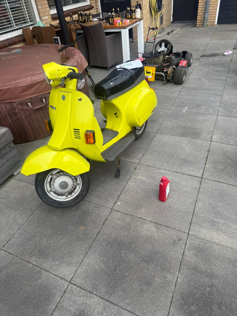 Piaggio vespa pk50 handgeschakeld met kenteken, Ophalen, Zo goed als nieuw, Benzine