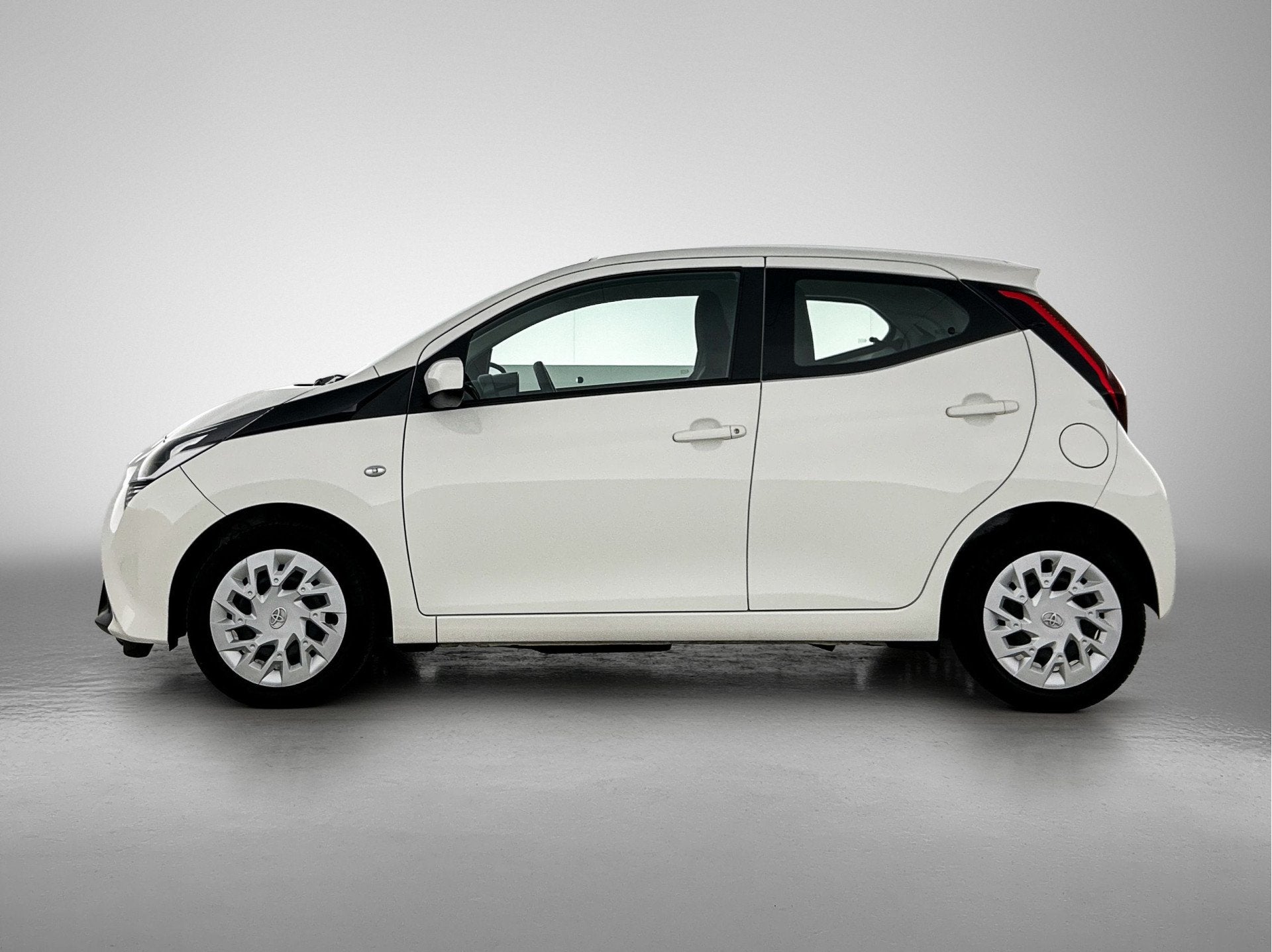 Toyota Aygo 1.0 VVT-i x-play (bj 2018), Voorwielaandrijving, 12 maanden, Stof, Gebruikt