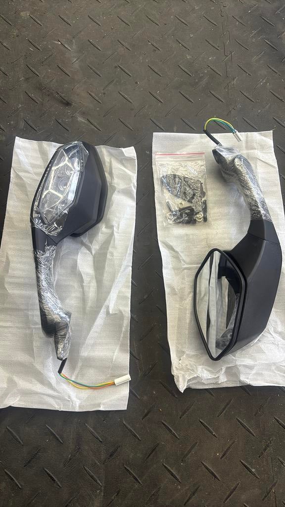 Spiegels (nieuw) met Led knipperlicht R6/R7/R1, Motoren, Onderdelen | Yamaha, Ophalen