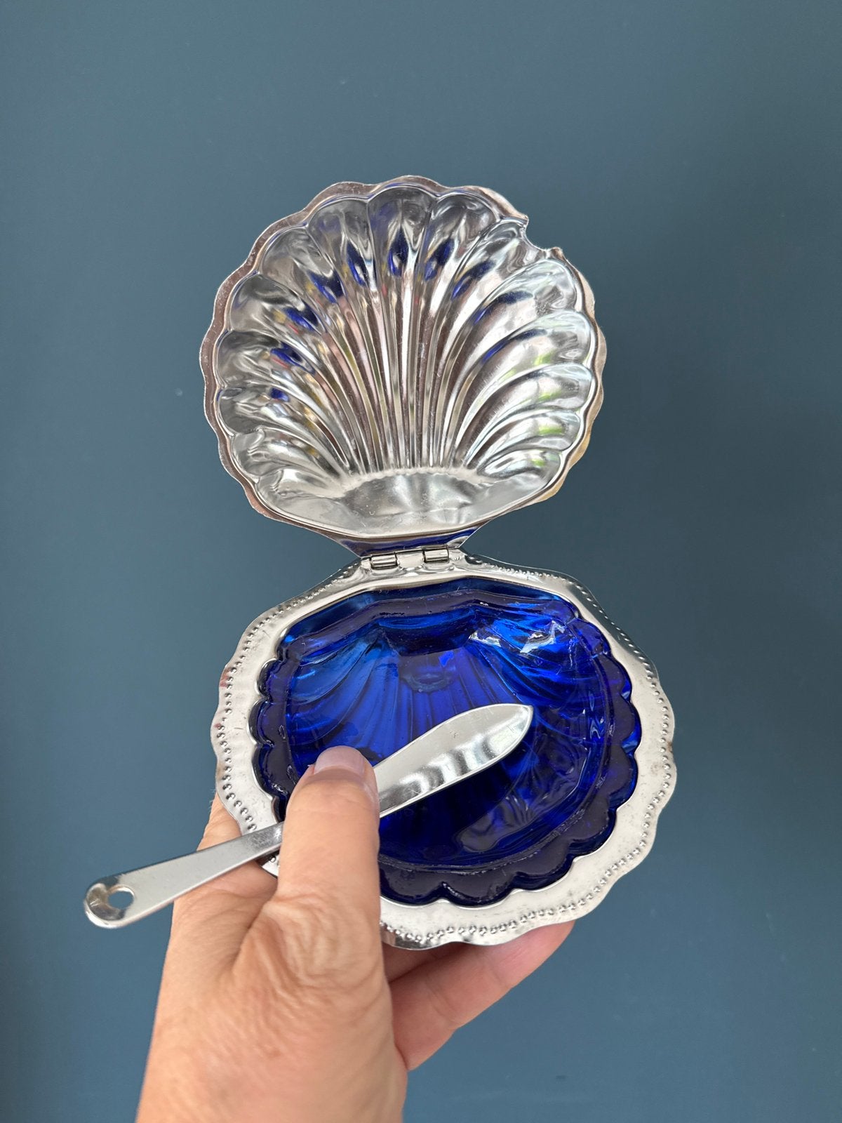 Vintage boter- of kaviaar schelp met botermesje, Glas of Glazen, Ophalen of Verzenden, Overige stijlen, Glas