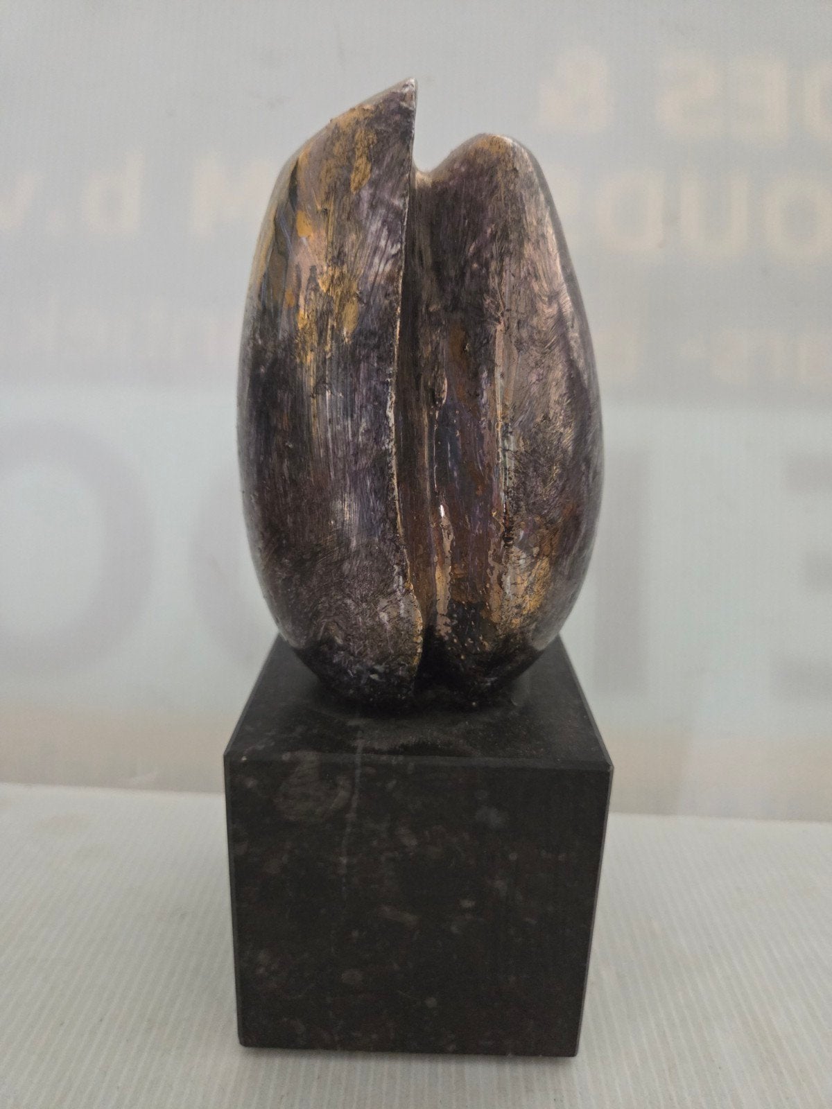 Bronzen beeld op marmeren sokkel - Gert de Rijk, Minder dan 20 cm, Ophalen of Verzenden, Brons, Op sokkel