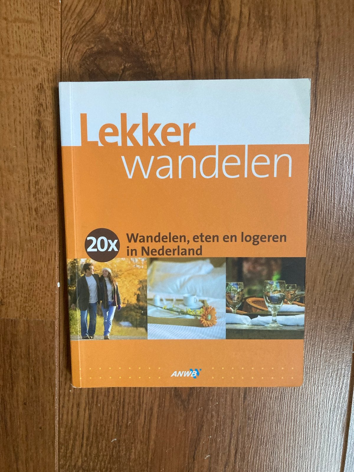 ANWB Lekker wandelen: 20x wandelen, eten en logeren, Fiets- of Wandelgids, Ophalen of Verzenden, Zo goed als nieuw, ANWB