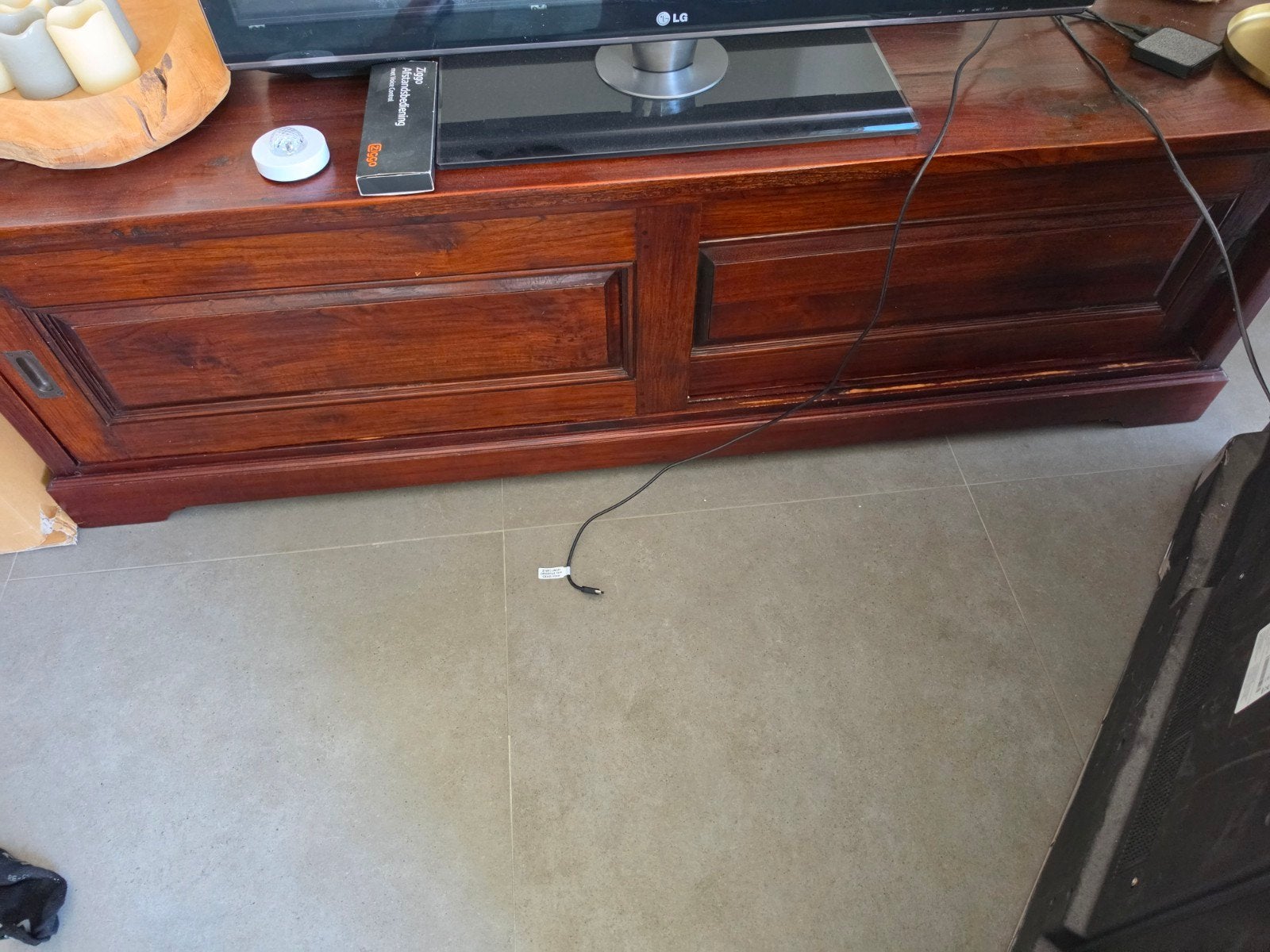 GRATIS!! televisie kast, 2 salon tafels en 4 bruine stoelen, Ophalen, Gebruikt, 50 tot 100 cm, Minder dan 100 cm