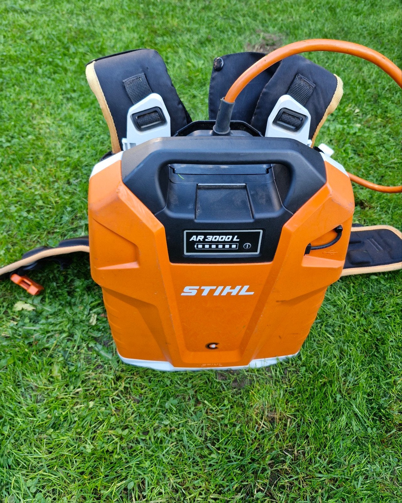 Stihl AR 3000 L Accu met draagsysteem, Ophalen
